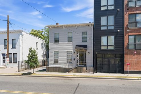 Office Building with Mixed Use Zoning in Washington DC For Sale