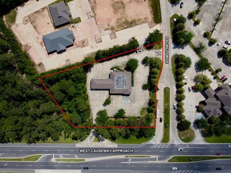 1725 W Causeway Approach - Mandeville