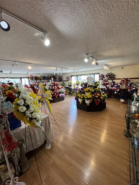 Retail space for Sale at 1085 South Elm Street in Commerce