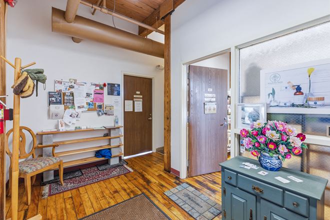 103 Roxbury St
