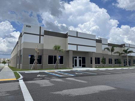 Industrial space for Rent at 9121 Centerlinks Commerce Drive in Fort Myers