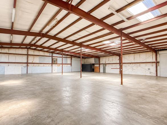 Affordable Office Warehouse Opportunity in Gonzales