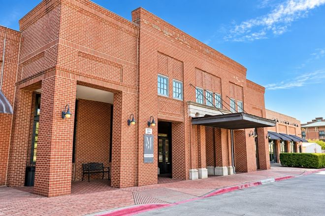 Charming Garden Office Space in Downtown Grapevine