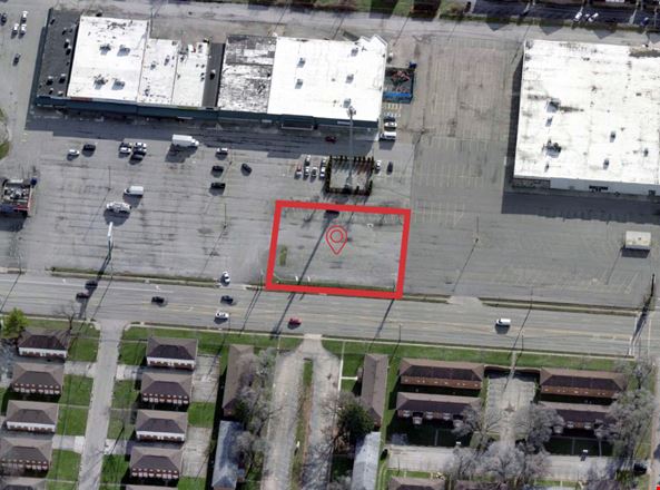 Livingston Court Shopping Center | Pad Site