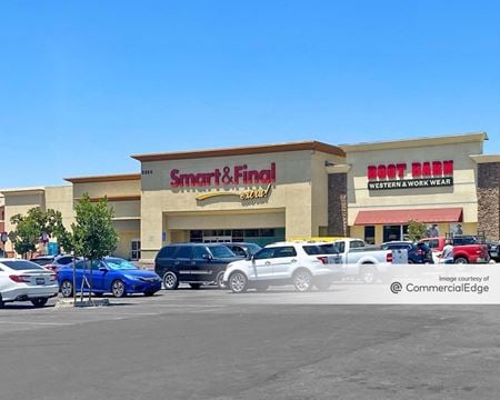Retail space for Rent at 3272 West Shaw Avenue in Fresno