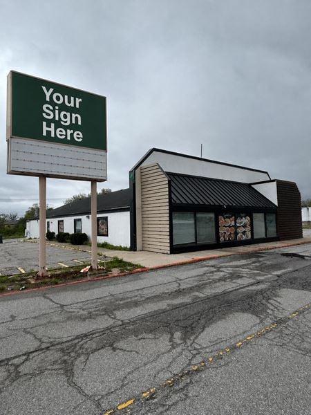 Retail space for Sale at 6190 Broadway in Merrillville