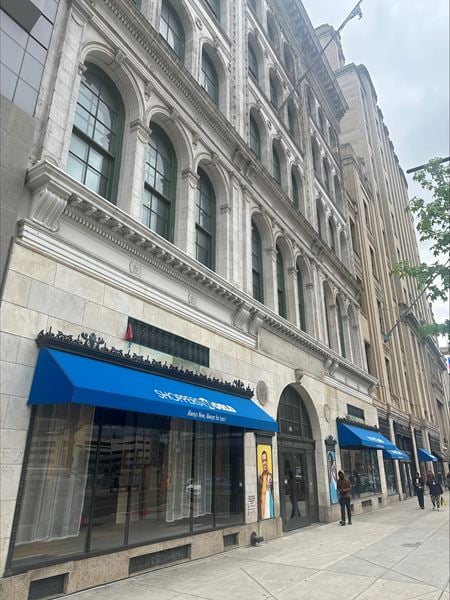 1130     Space Photo Gallery 4