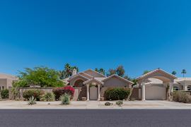 Beautiful Home Overlooking Yuma Country Club: 742 E Country Dr