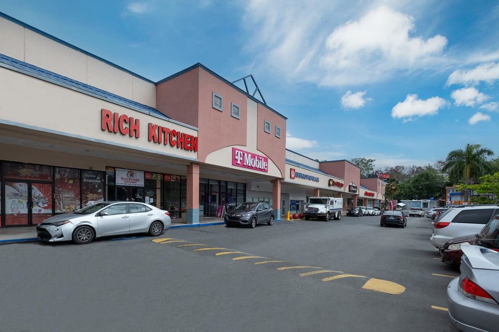 COROZAL PLAZA SHOPPING CENTER