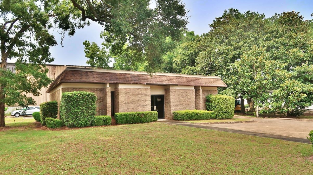 Leasing Opportunity at 528 Brent Ln - Pensacola