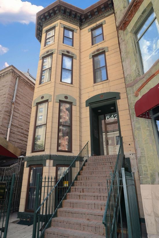 642 North Dearborn Street