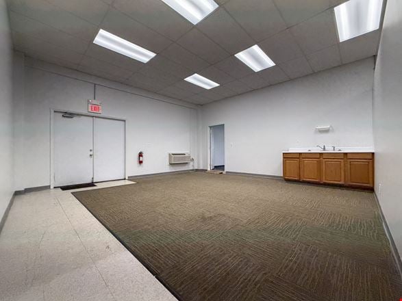 900 Christopher Ln
