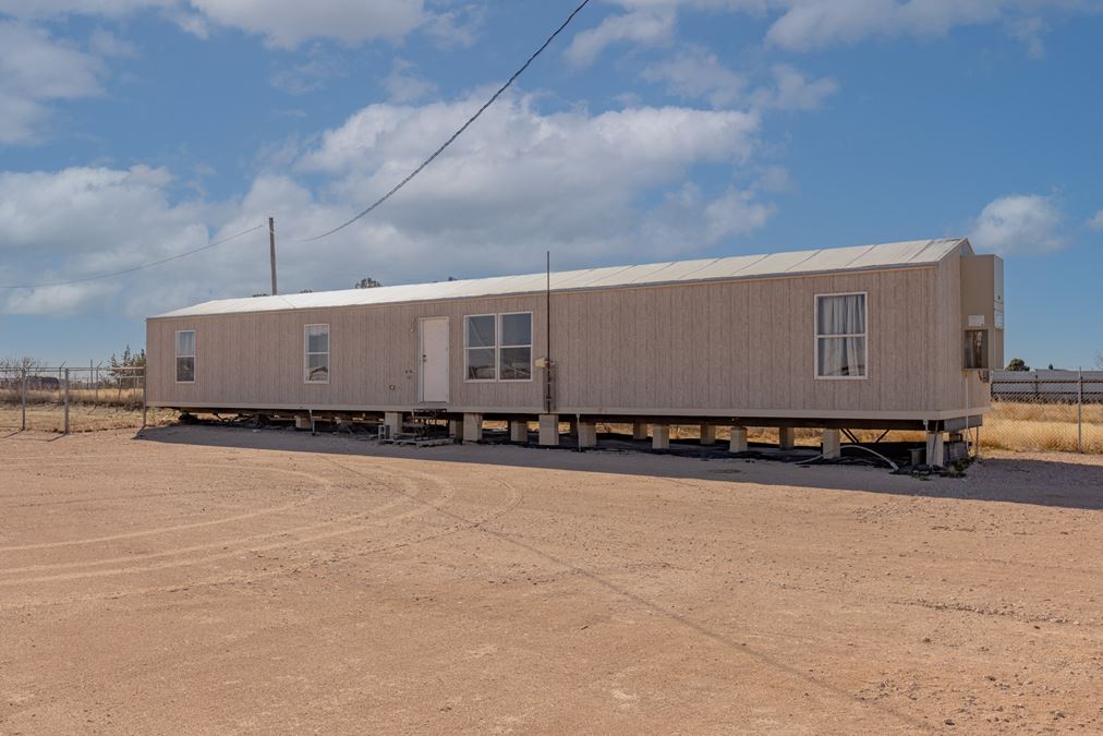 Office/Warehouse with Quick I-20 Access