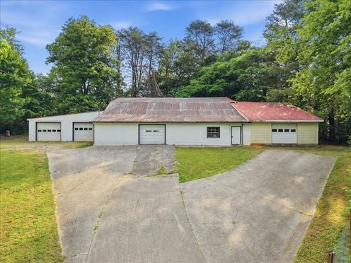 2633 Harriman Hwy