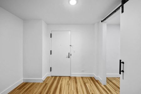 330-512  Space Photo Gallery 14