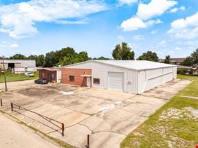 Renovated Office Warehouse with Yard just off Airline Hwy