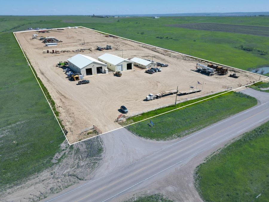 ±14,030 SF Industrial Building(s)  | 3 Building(s) | ±14 Acre Stabilized Yard