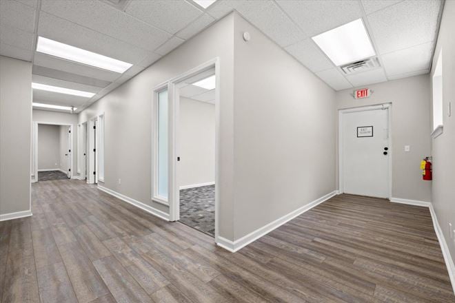 2 Executive Suites 