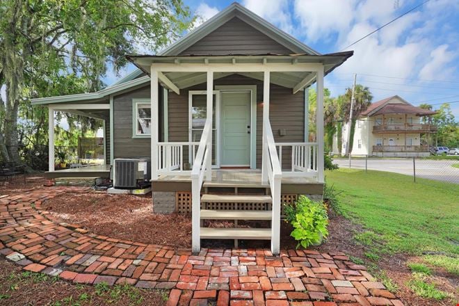 260 W KING ST