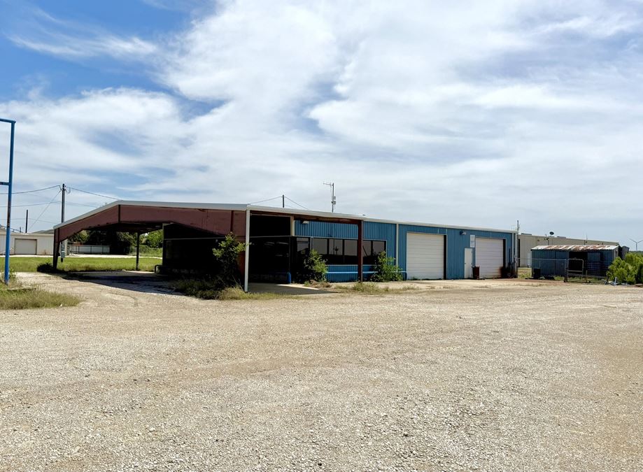 19,000 SF Storefront & Warehouse on ±36 Acres