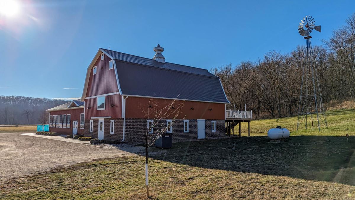 5901 County Road 105 NW - Bearwood Event Barn