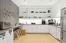 9 E 38th St