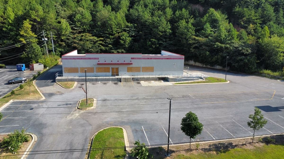 Free Standing Retail Building For Sale/Lease