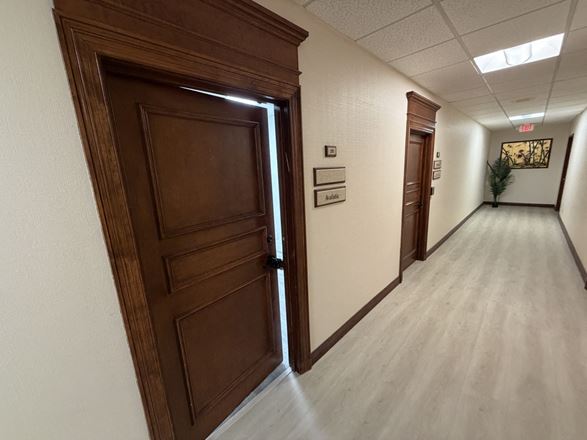 880 SF Suite 207 Professional and Medical Office Space