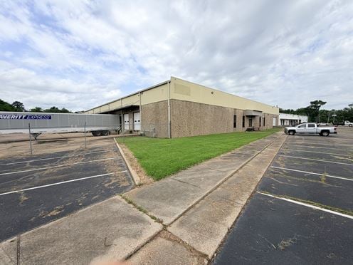 545 Ford Ave - Functional Warehouse/Distribution Space