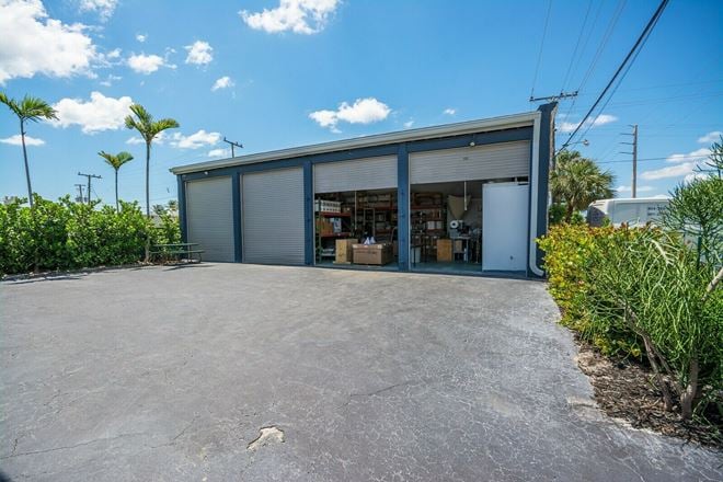 FLL Airport Flex Warehouse with Yard