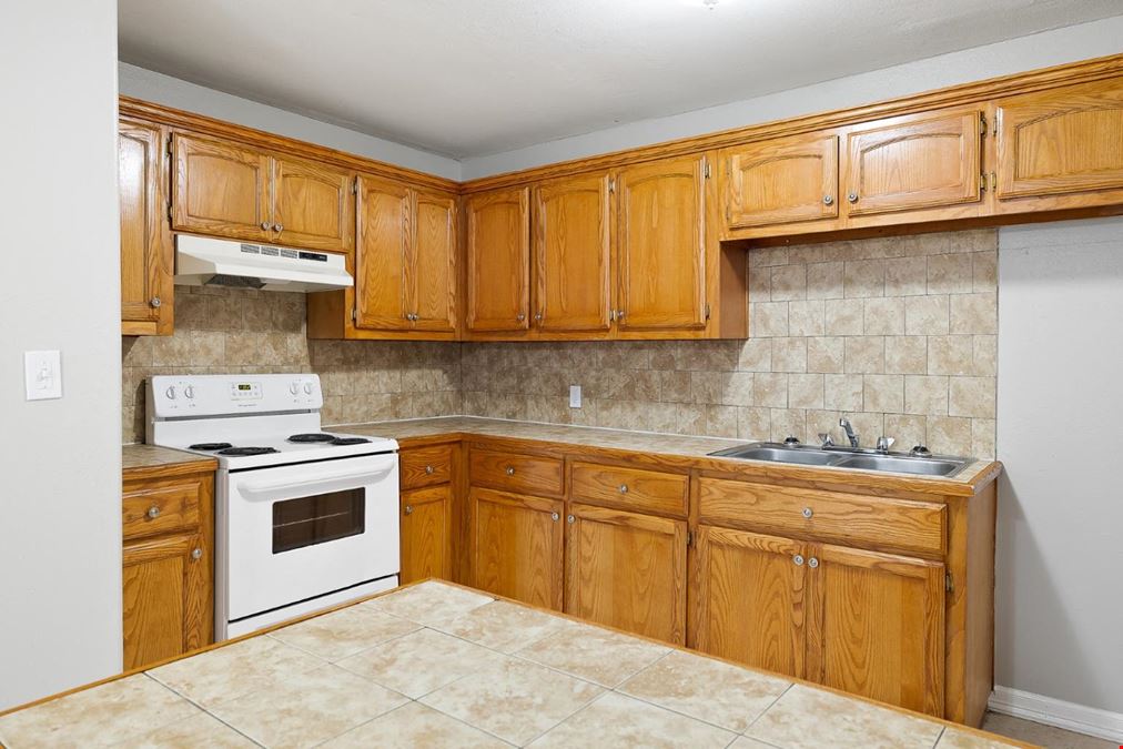 REO: Royal Oaks Apartments | McAllen TX