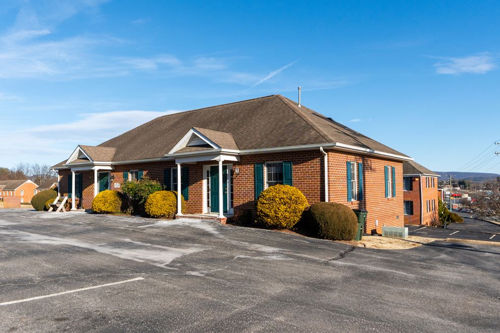 NICE OFFICE SUITE AVAILABLE IN HIGH TRAFFIC LOCATION