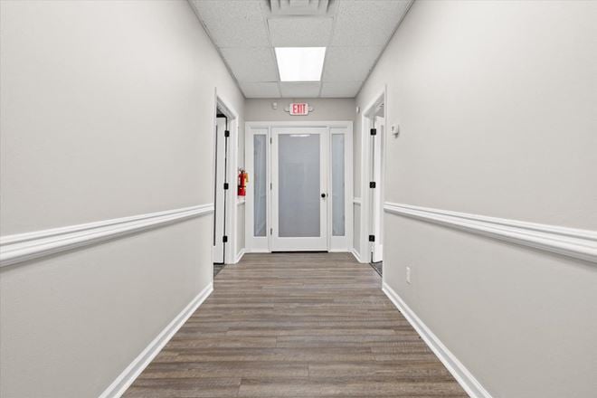 2 Executive Suites 