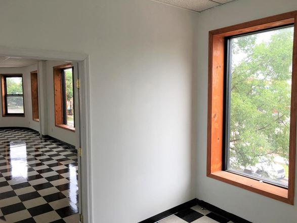 CHICAGO LARGE OFFICE & STORE/RETAIL SPACE (SECOND FLOOR)