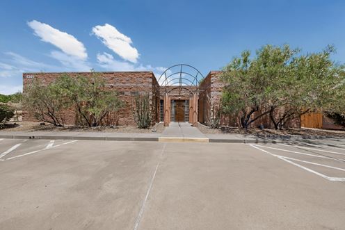 Free-Standing 2,908 SF Office with Montaño Frontage & 16 Spaces