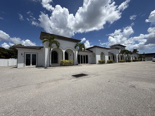 3321 Del Prado Blvd. S