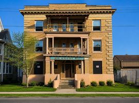 212 Court Street