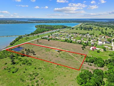 Strategic Development Site in Booming Willis Market – Ideal for Residential or Mixed-Use