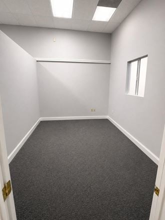 Retail/Office Space Lease 1,300 SQFT SLW