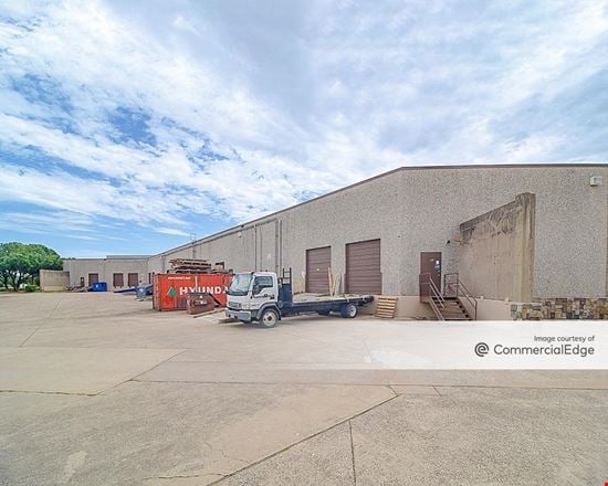 2900 Gateway Drive & 6025 Commerce Drive