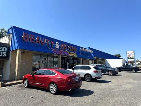 Retail space for Sale at 2983-2995 Lamar Ave in Memphis
