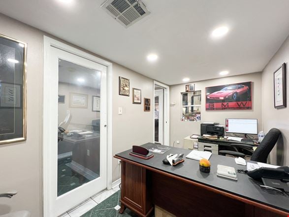 Turn-Key Automotive Shop (Office/Warehouse) Near I-10