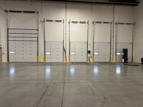 Immediate Occupancy | ±47,592 SF Turnkey Warehouse