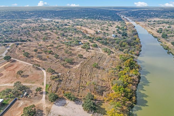 690 Old River Crossing Johnson City Property