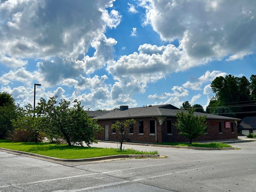 Diamond Head 1225 E Hines Street, Republic, MO Retail Space