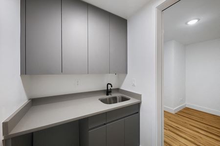 330-512  Space Photo Gallery 9