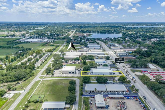 Retail Showroom & Warehouse - 11,000+ SF in South Lakeland