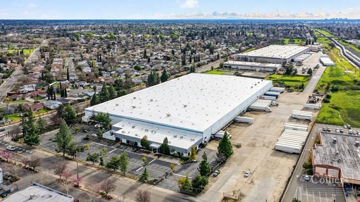 ±250,507 SF High-Cube Distribution Building | New Ownership