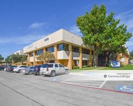 Crosslands Plaza - 6310 & 6320 Southwest Blvd