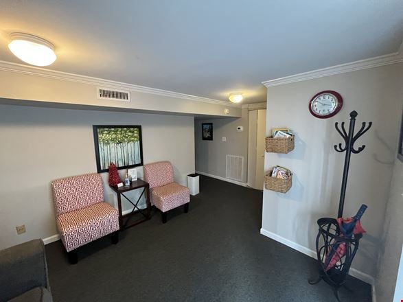 631 W Iris Dr
